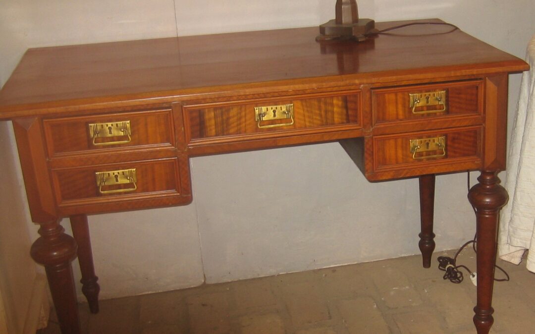 Skrivbord, 1800-tal ny renässans, mahogny